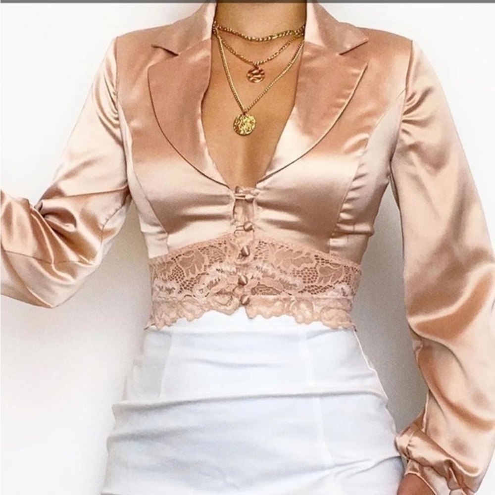 NWT Button and Lace cropped long sleeve blouse